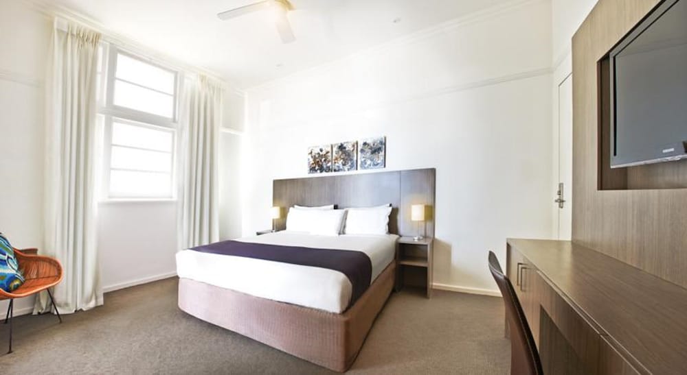 Cottesloe Beach Hotel 11/68