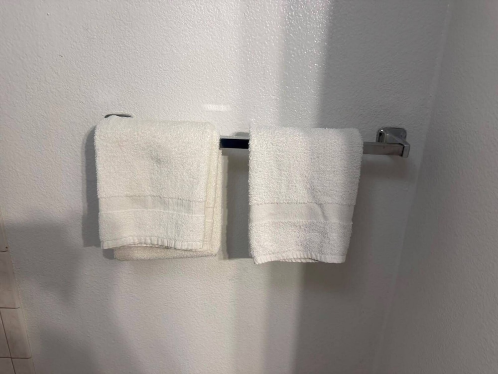 Express Inn Suites 24/58