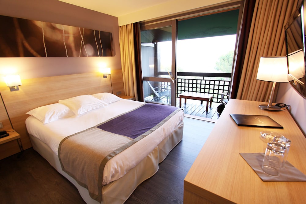 HOTEL CASTELL VERDE 6/27