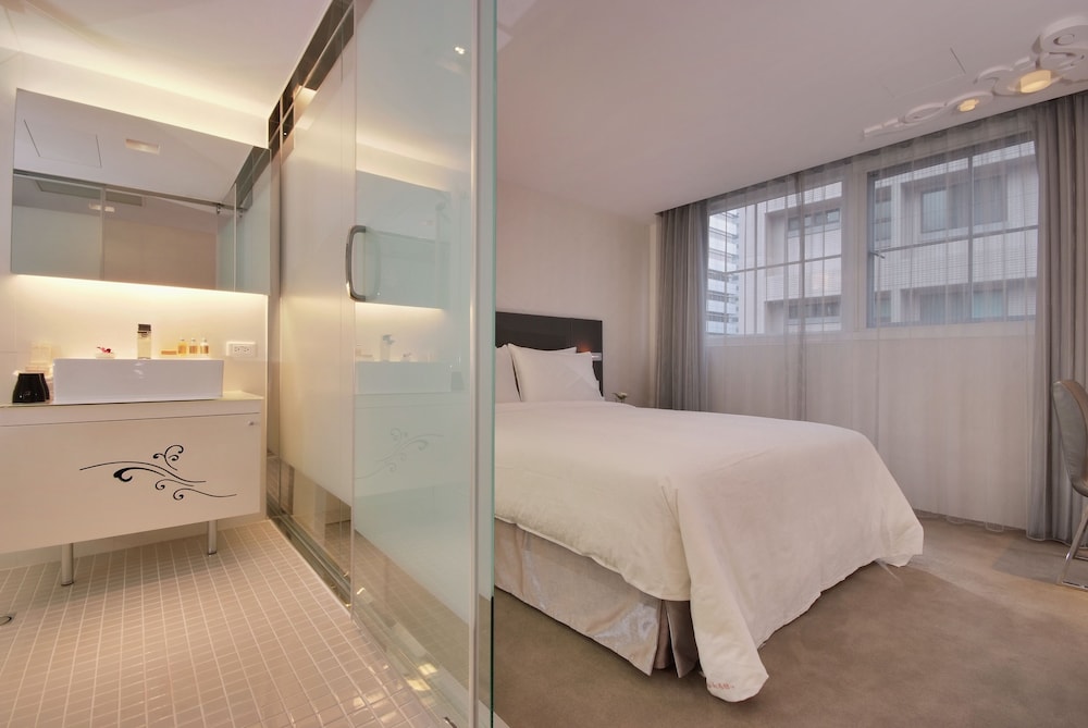 Forward Hotel Nangang 30/70