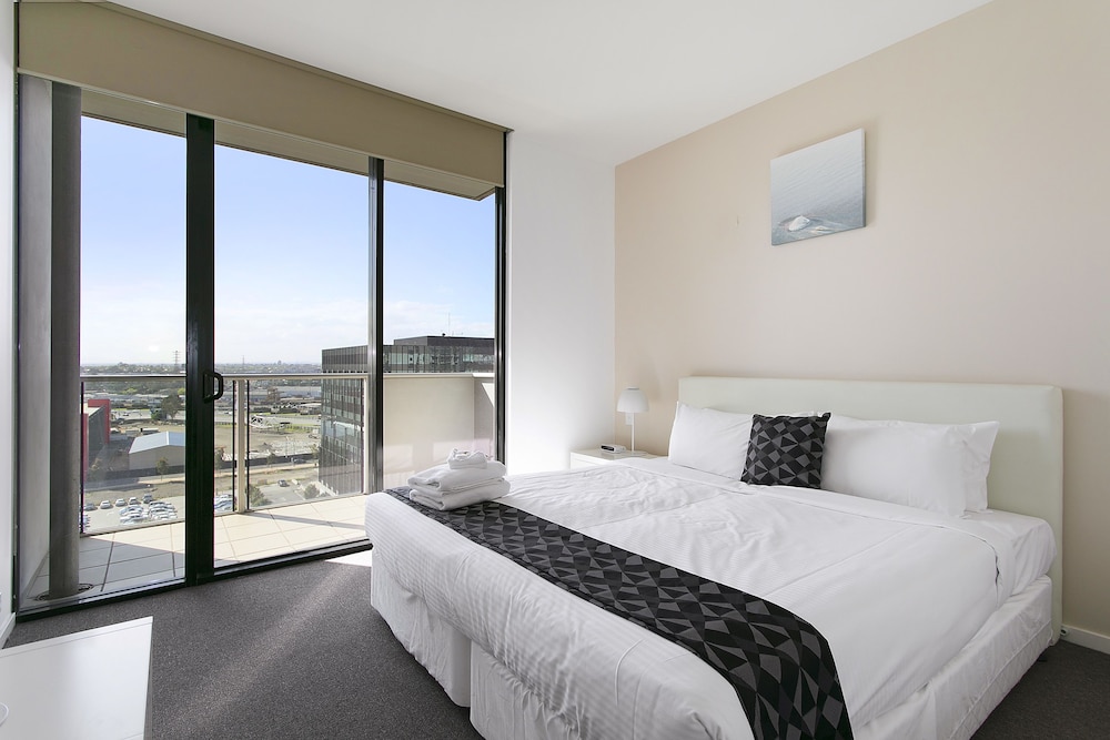 Docklands Private Collection of Apartments - Digital Harbour 12/50