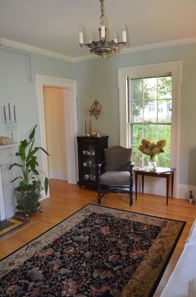 Benjamin F Packard House Bed and Breakfast 25/47