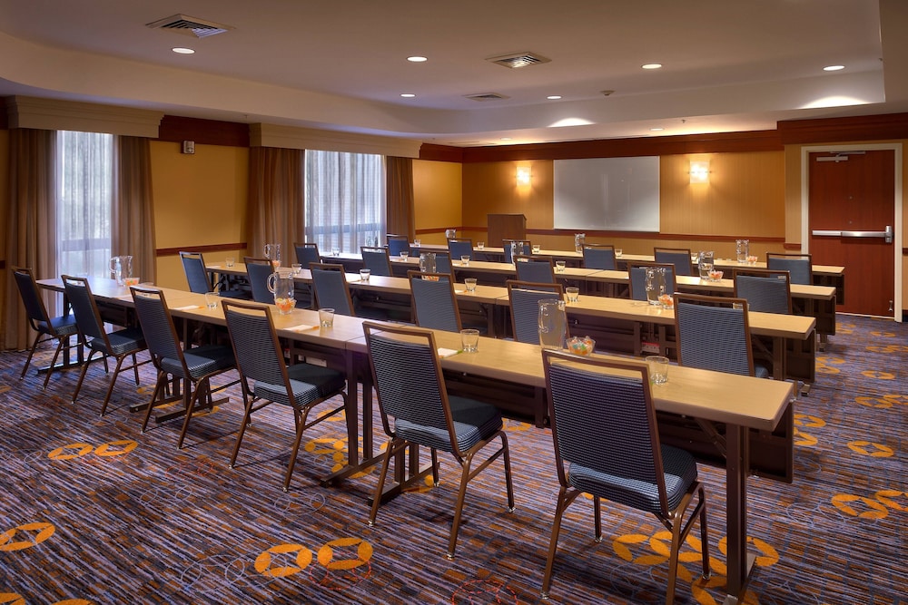 Courtyard by Marriott Kansas City Shawnee 60/71