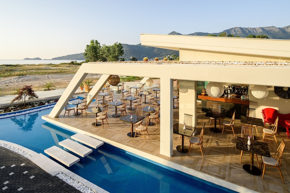 Alexandra Golden Family Innovation Resort 55/76