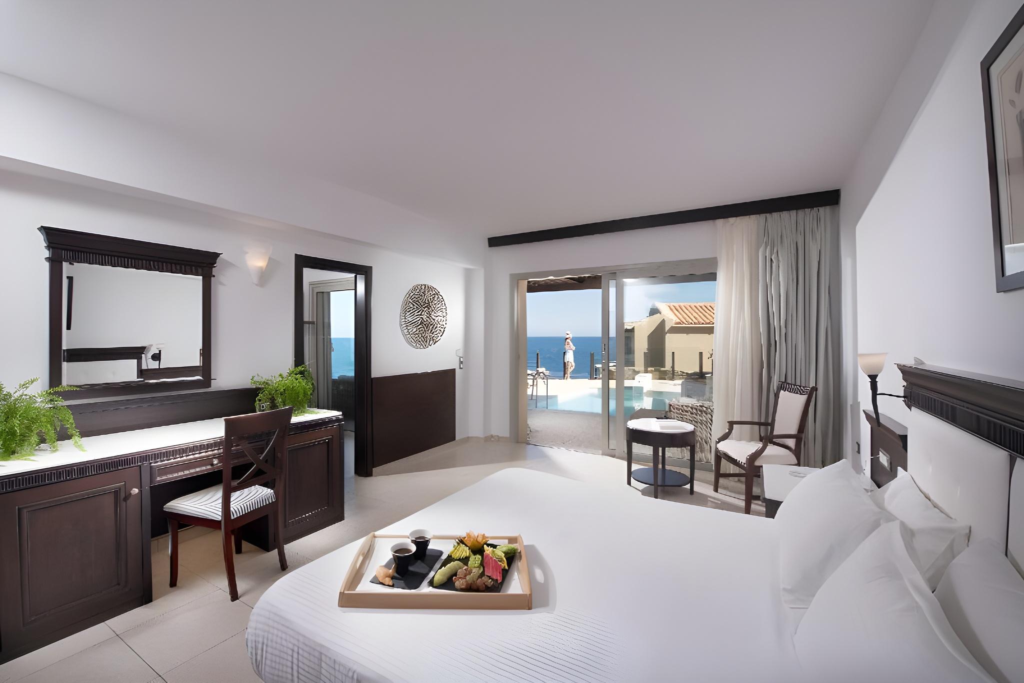 Suite, Pool and Sea View