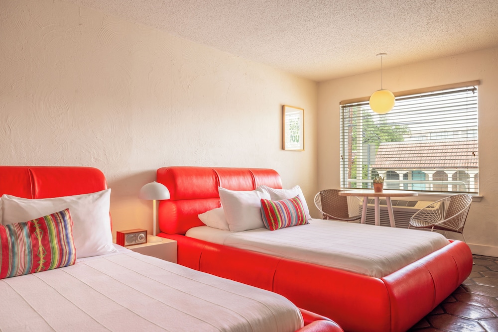 room, 2 queen beds