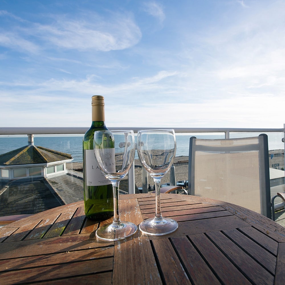 Sandbanks Hotel 45/61