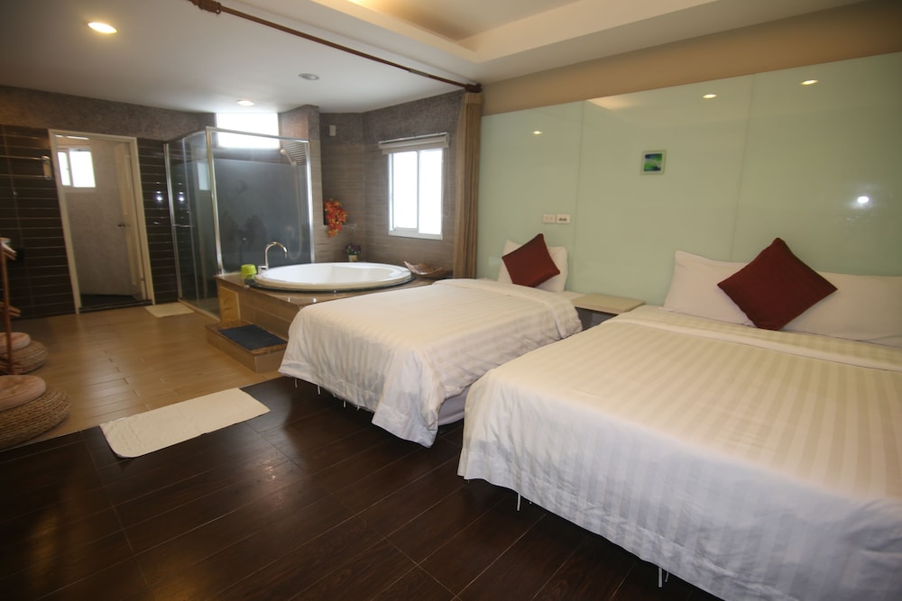 Water Front Hotel 16/53