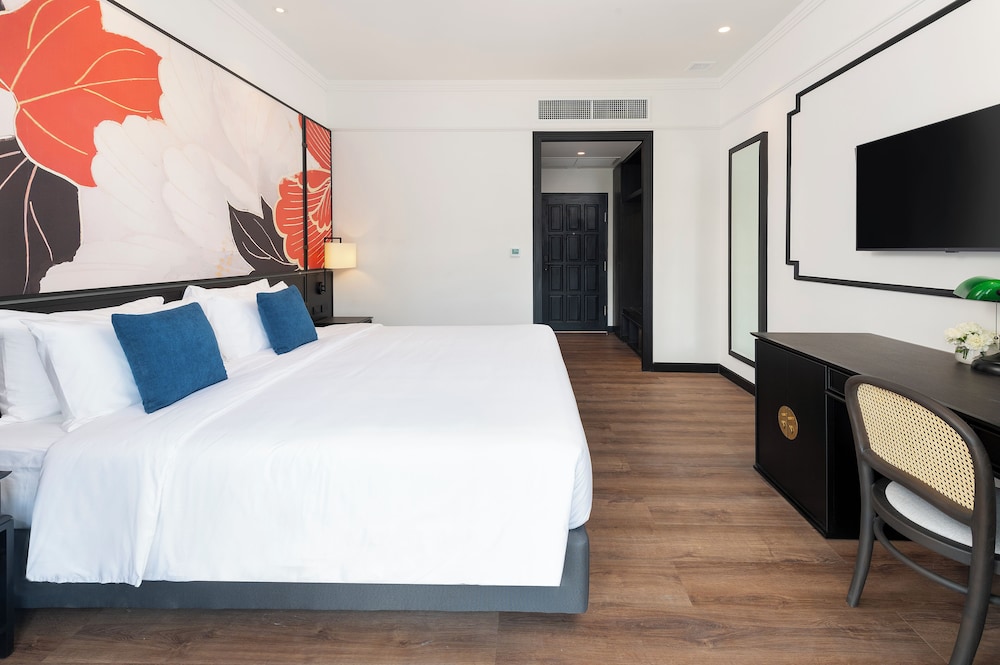 Indochina Hotel 6/50