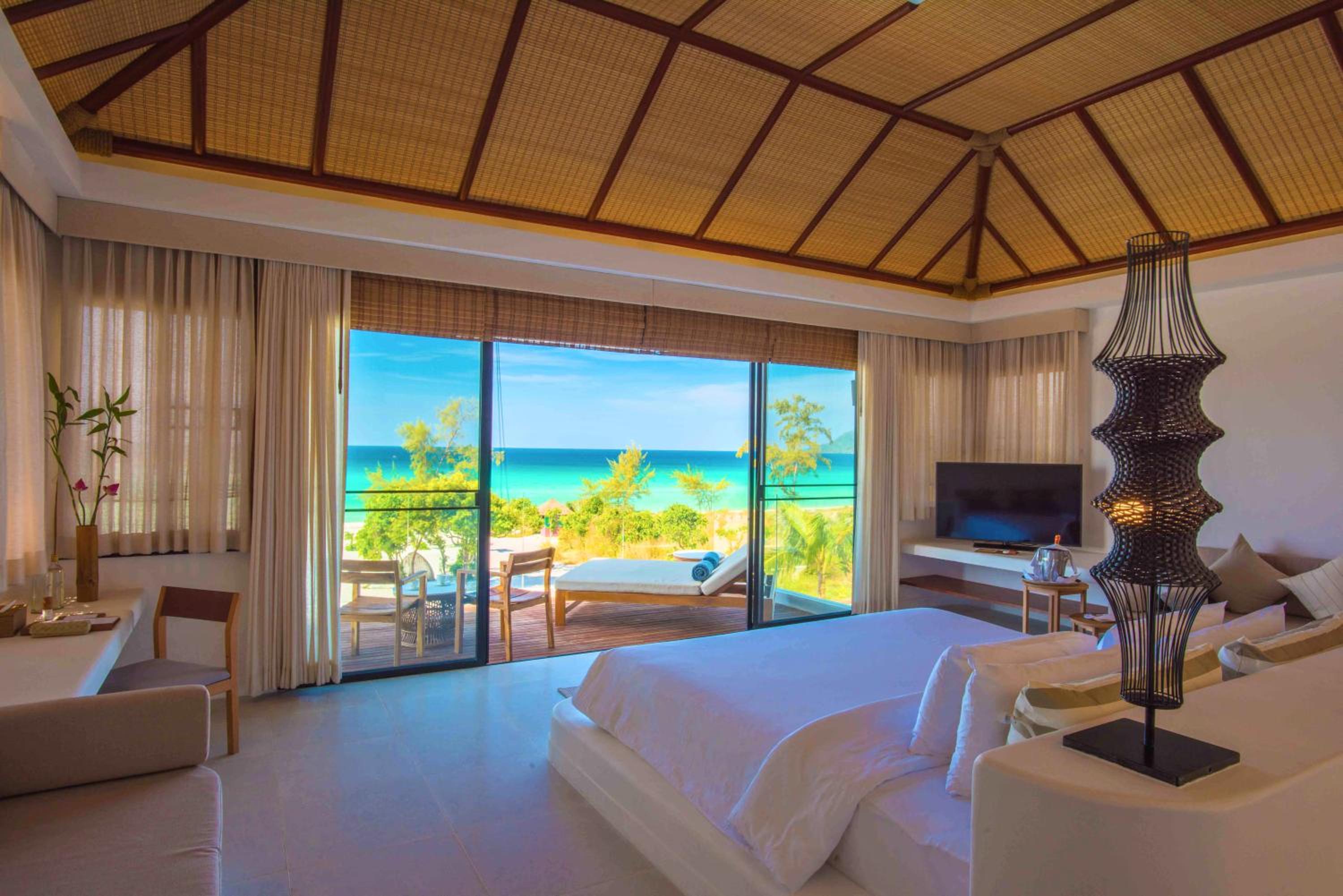 3 Bedrooms, Presidential, Pool, Villa, Beach Front