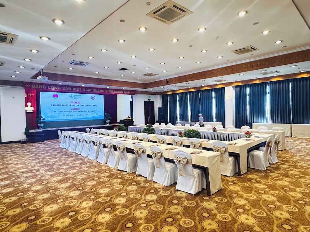 Huong Giang Hotel 65/77