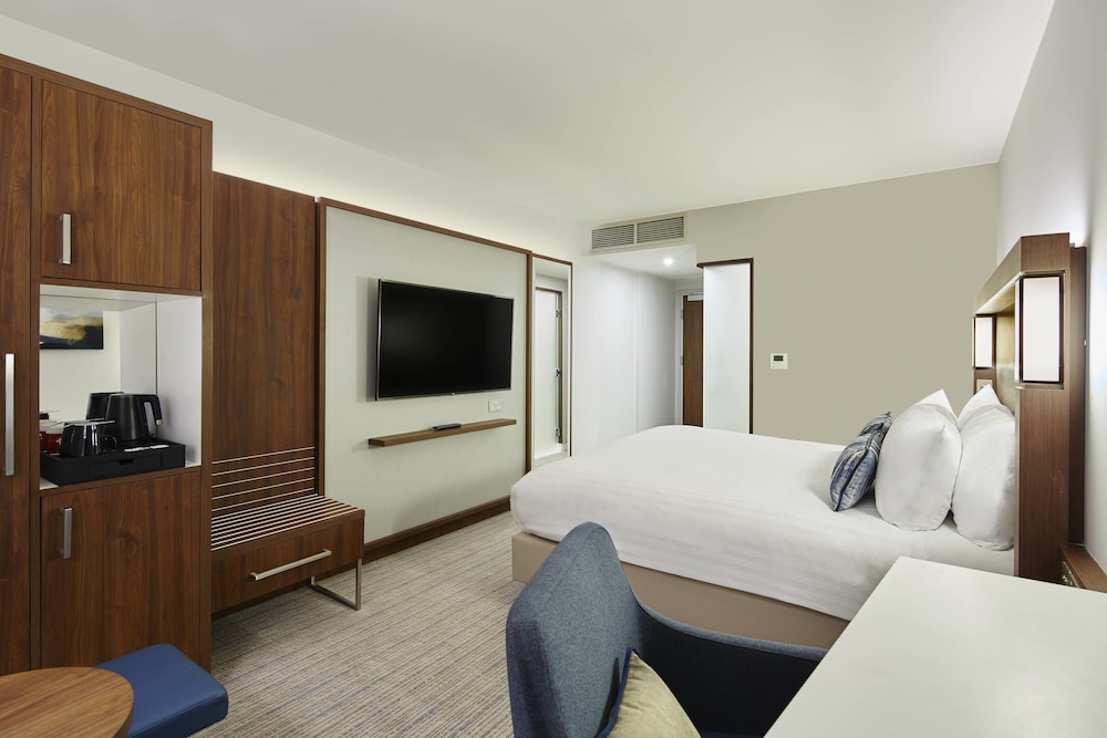 Courtyard by Marriott Luton Airport 15/57