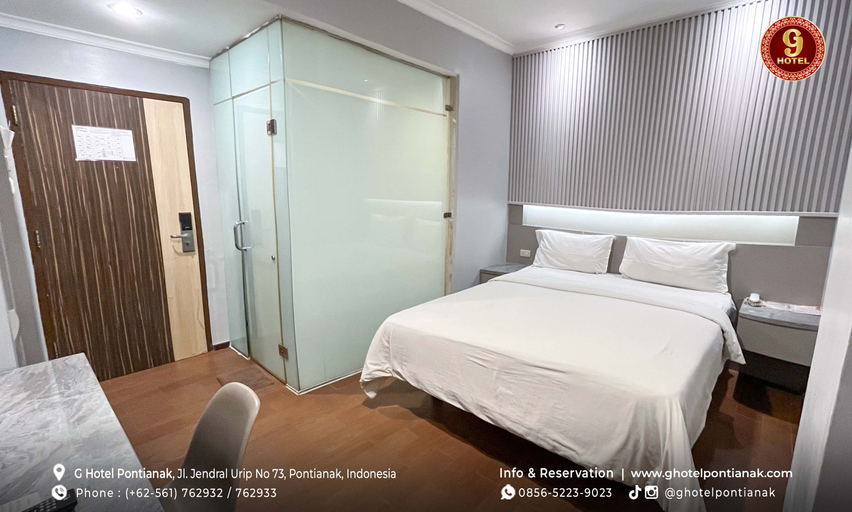 Superior, Queen Bed, No Window
