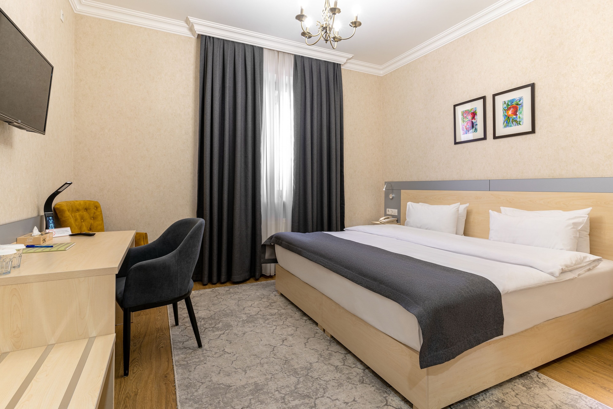 ROOM, KING BED