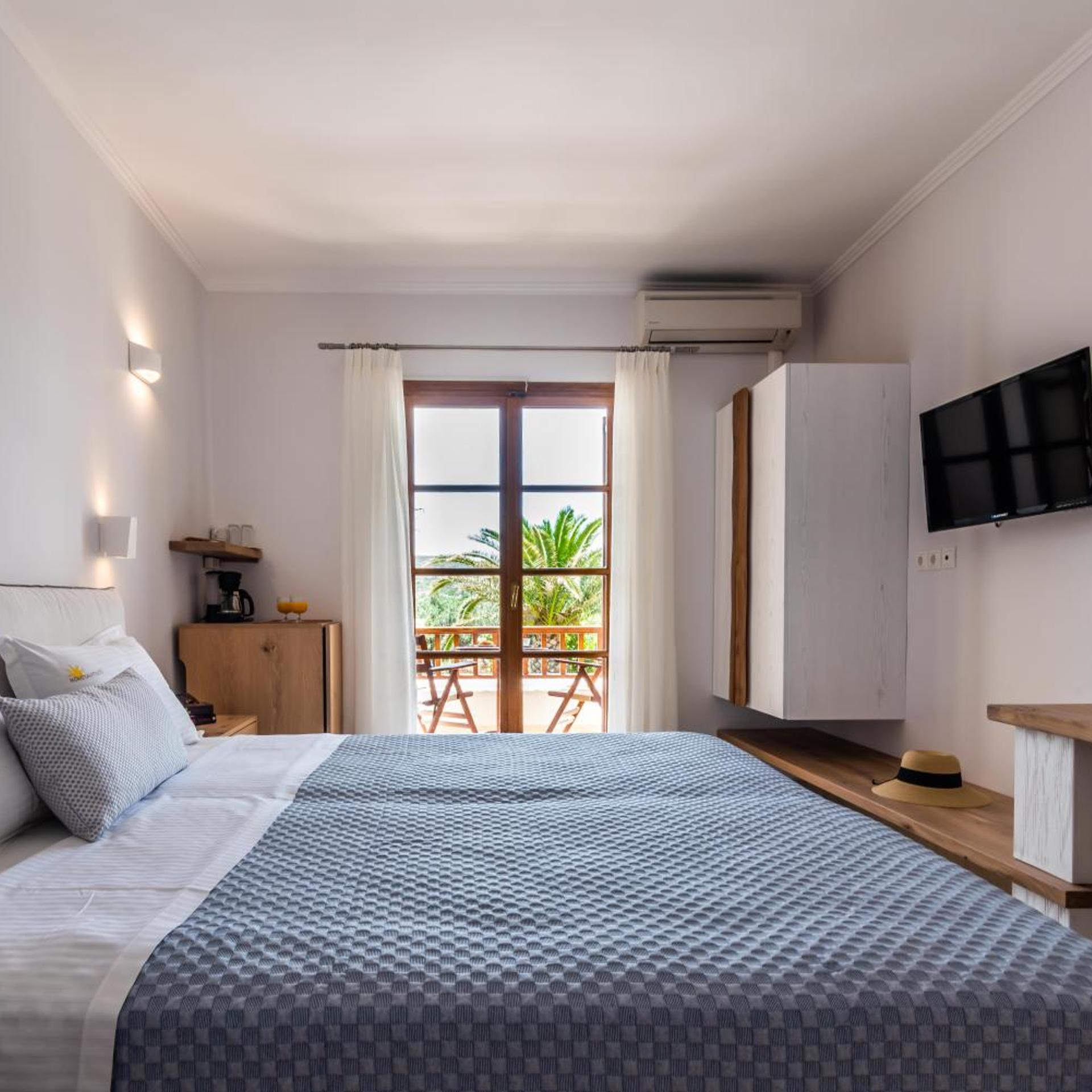 ROOM, TRIPLE, GARDEN VIEW