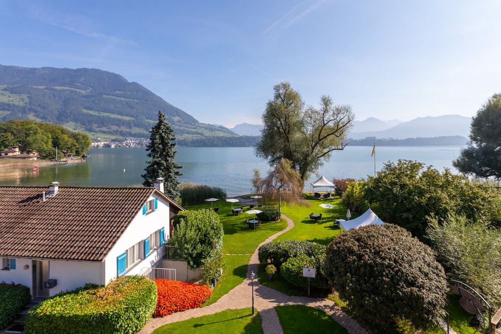 Schloss Hotel Swiss Chalet Merlischachen 19/54