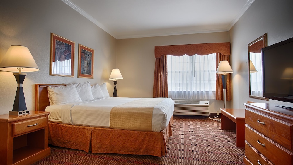 Best Western Club House Inn & Suites 15/34