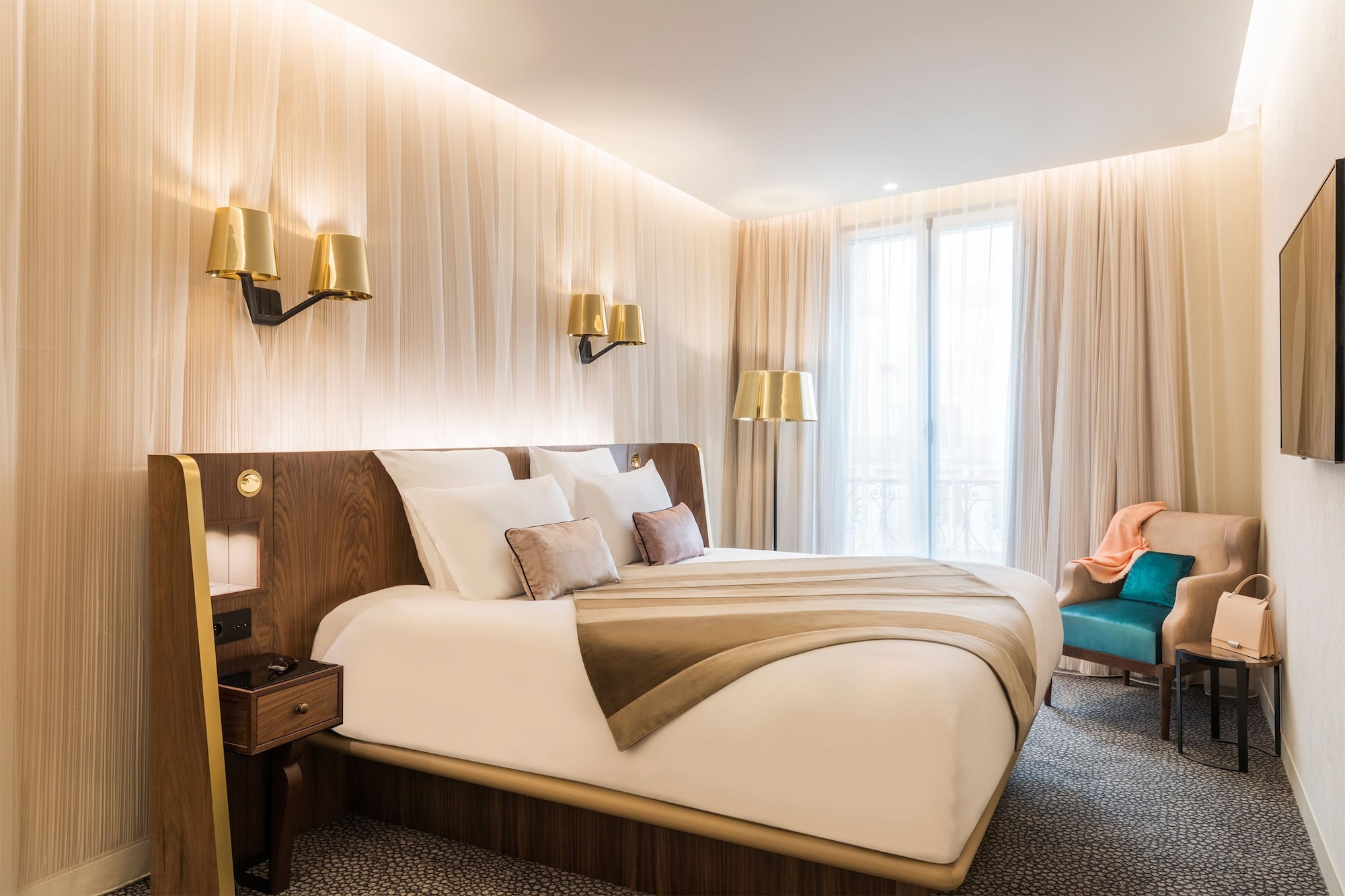 DELUXE, DOUBLE BED
