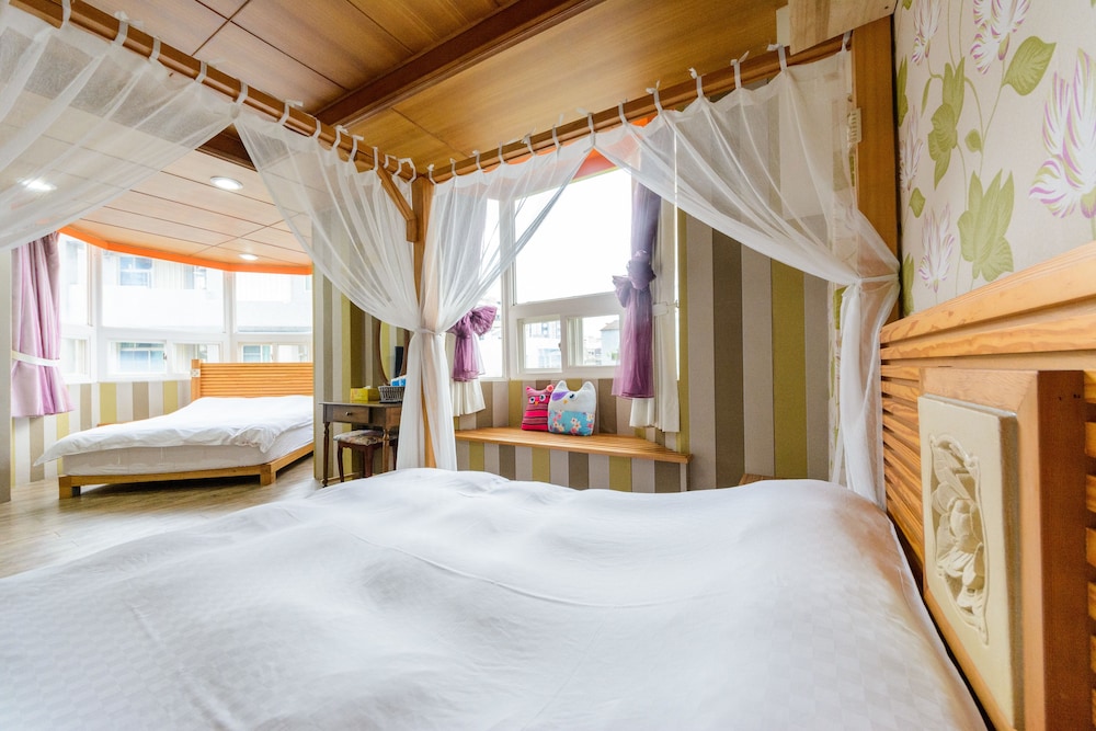 Owl Castle Bed and Breakfast 9/31