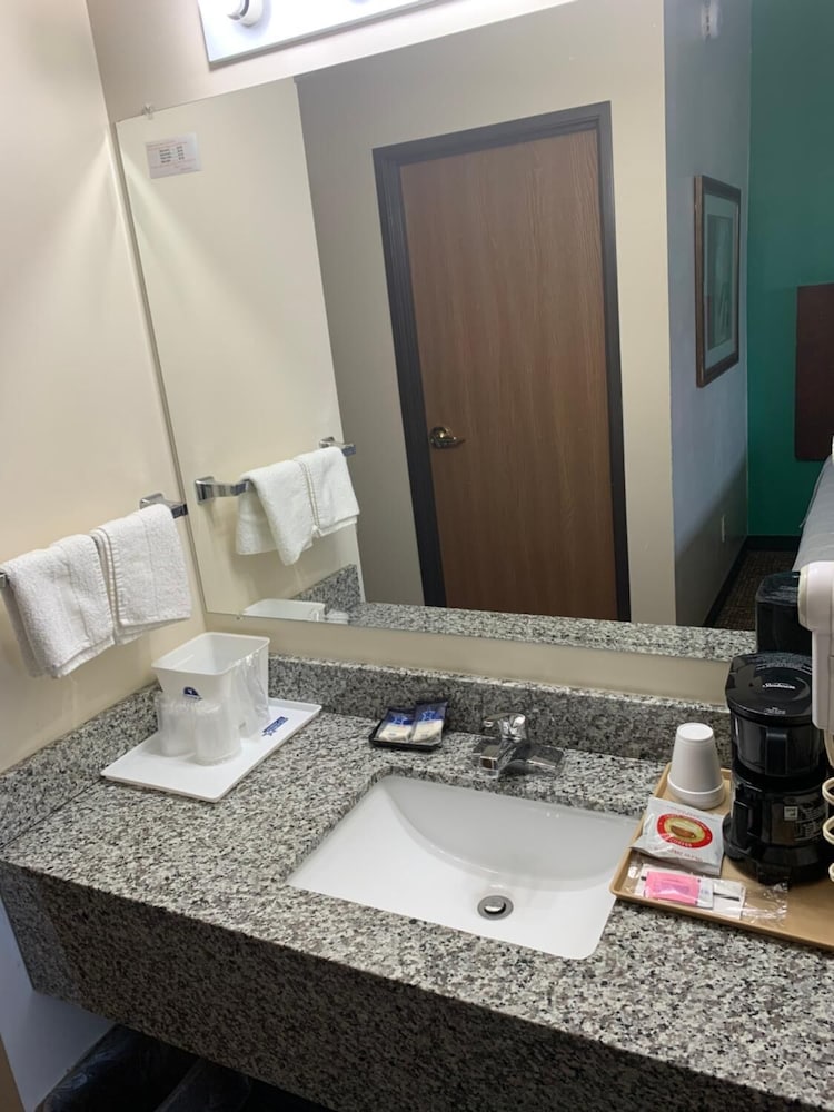 Americas Best Value Inn Gaylord 21/42