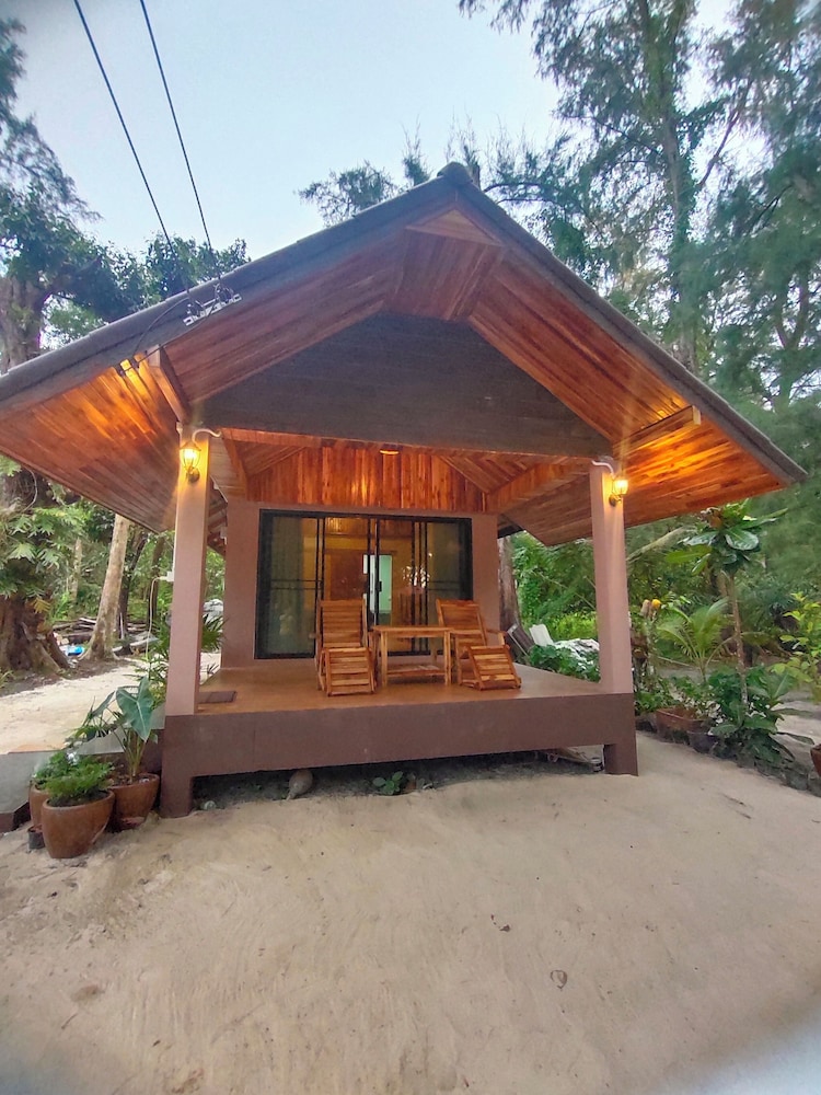 Phayam Coconut Beach Resort 6/50