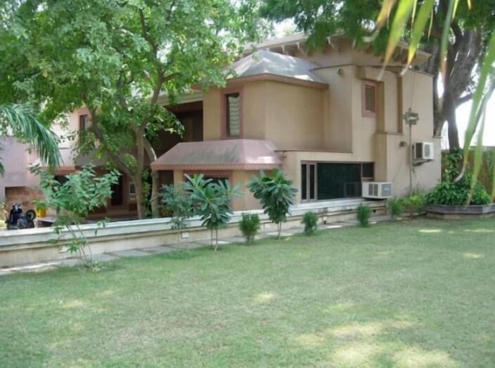 Ananda Krishna Van 26/30