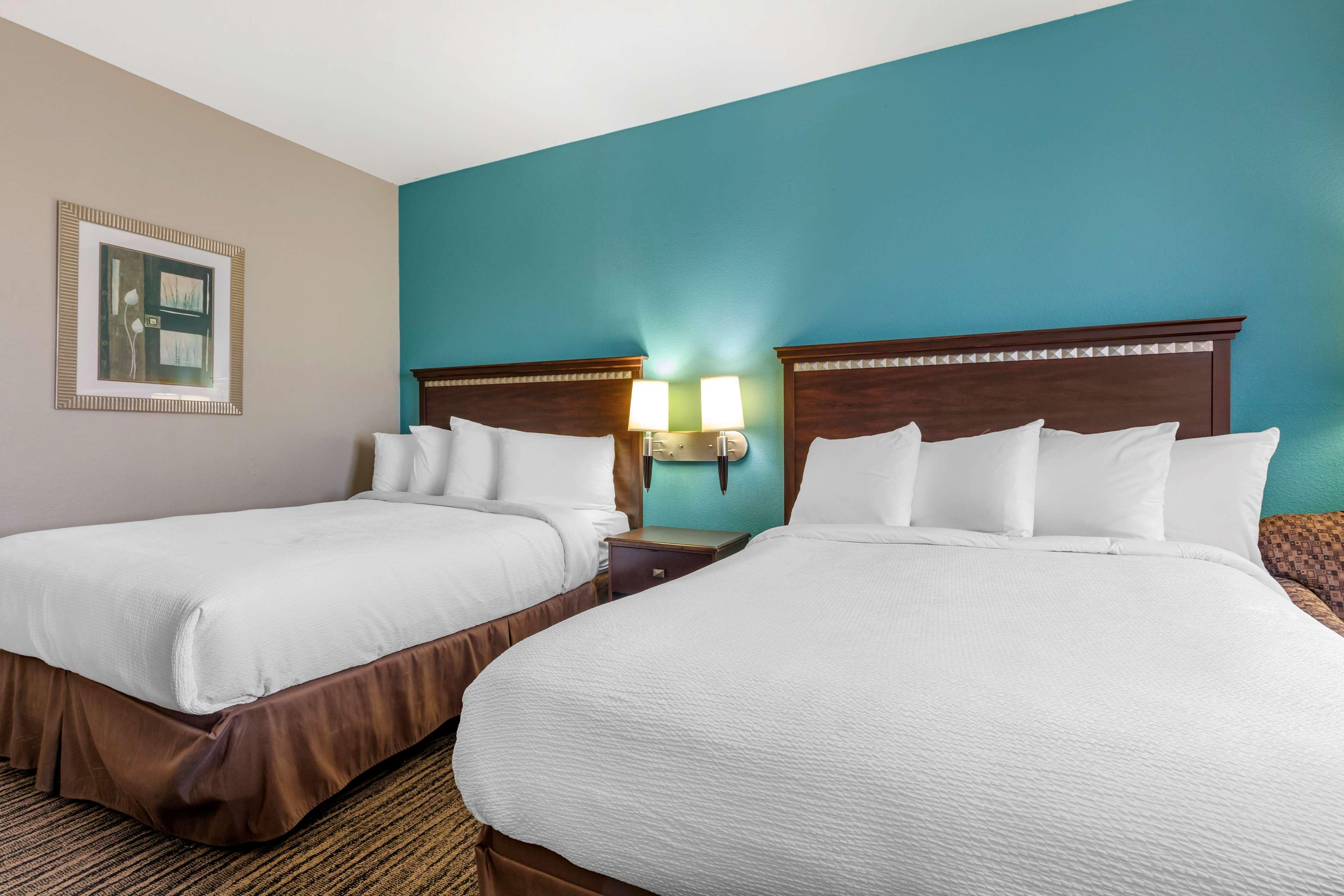 غرفة رباعية بسريرين كوين لذوي الإعاقة