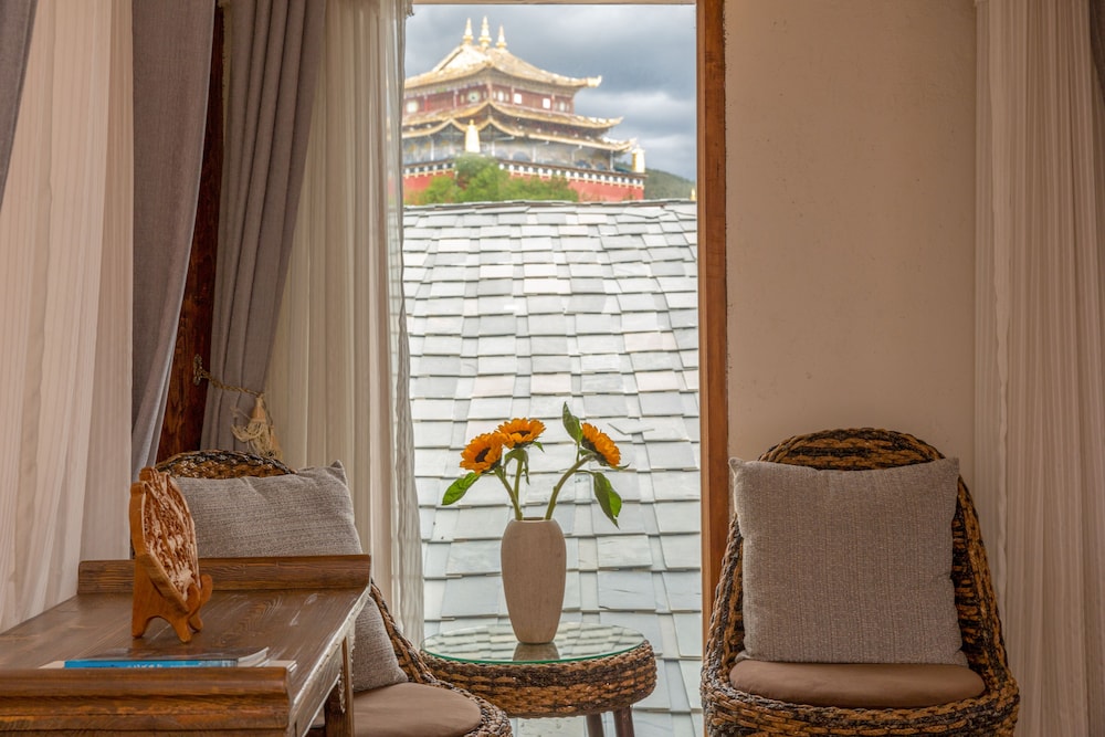E-Outfitting Boutique Hotel Shangri-La 46/66
