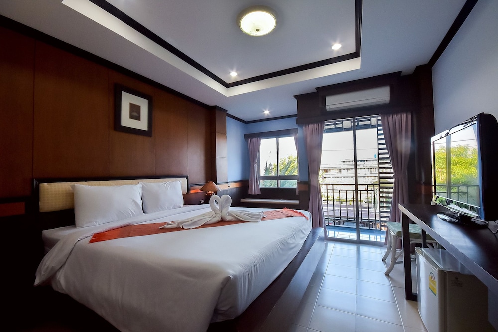 SEASON PALACE HUAHIN HOTEL 11/40