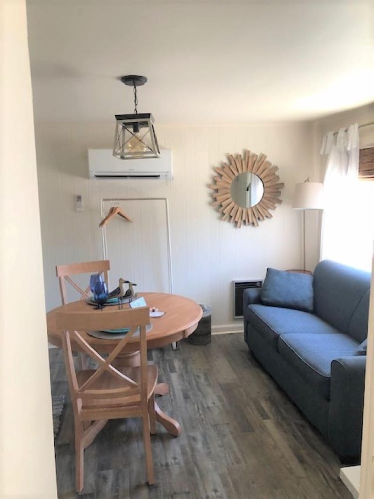 Ocean Glass Inn 31/50