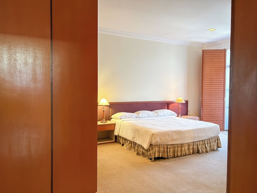 THE MAPLE SUITE 15/50