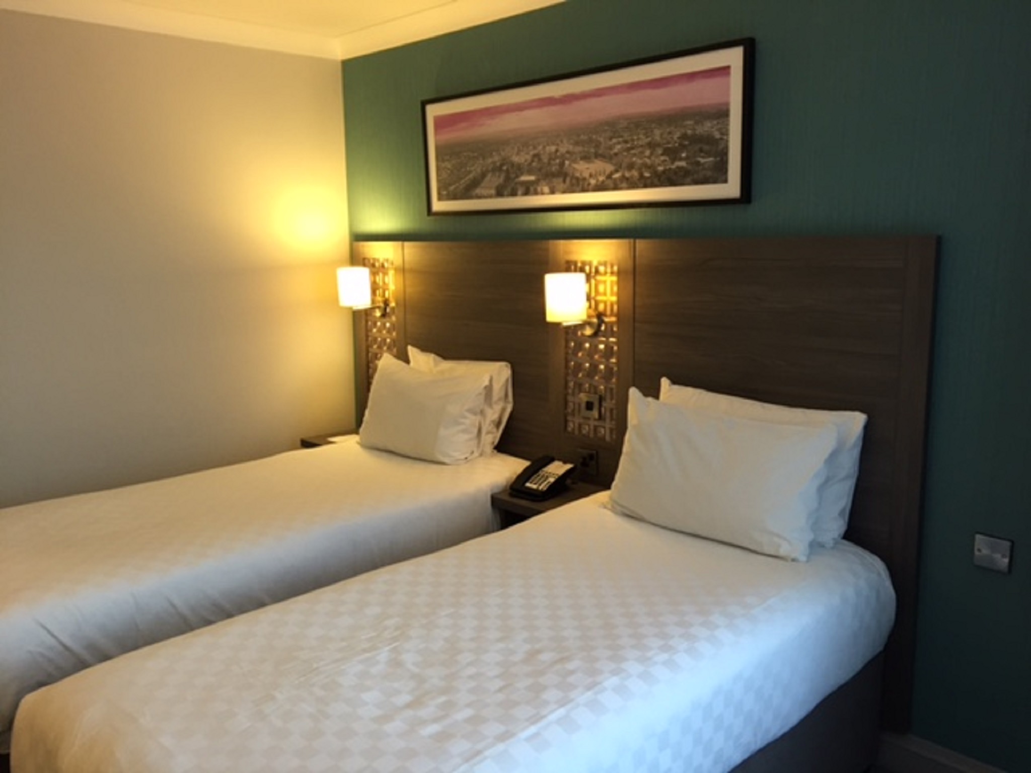 ROOM, TWIN BEDS
