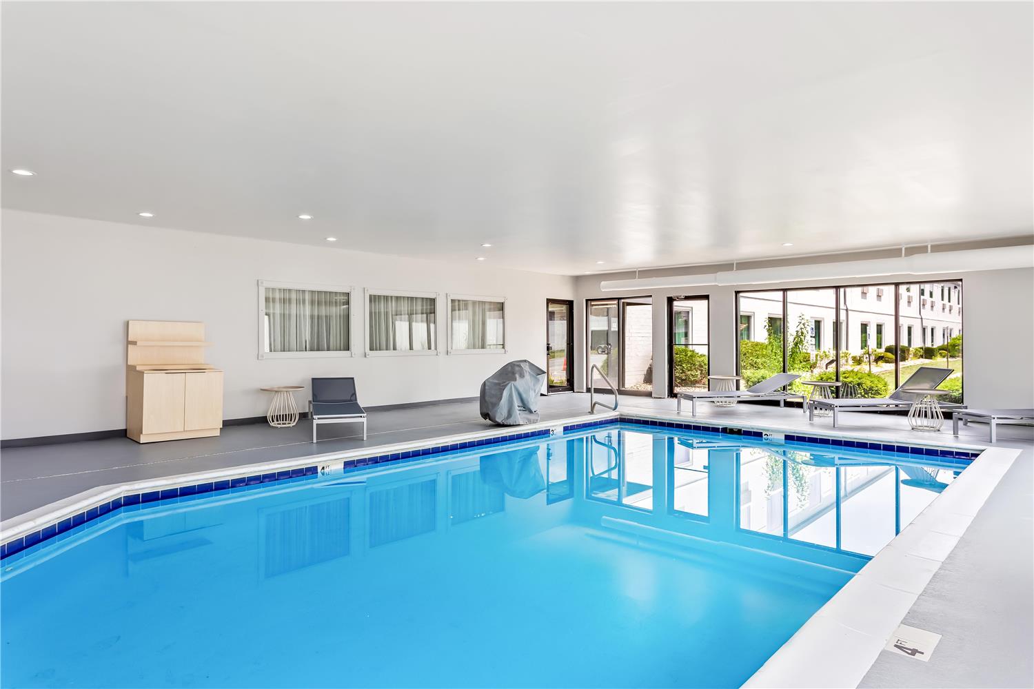 Spark by Hilton Oak Forest 23/48