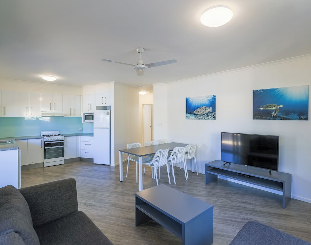 BLUE DOLPHIN HOLIDAY RESORT 21/50