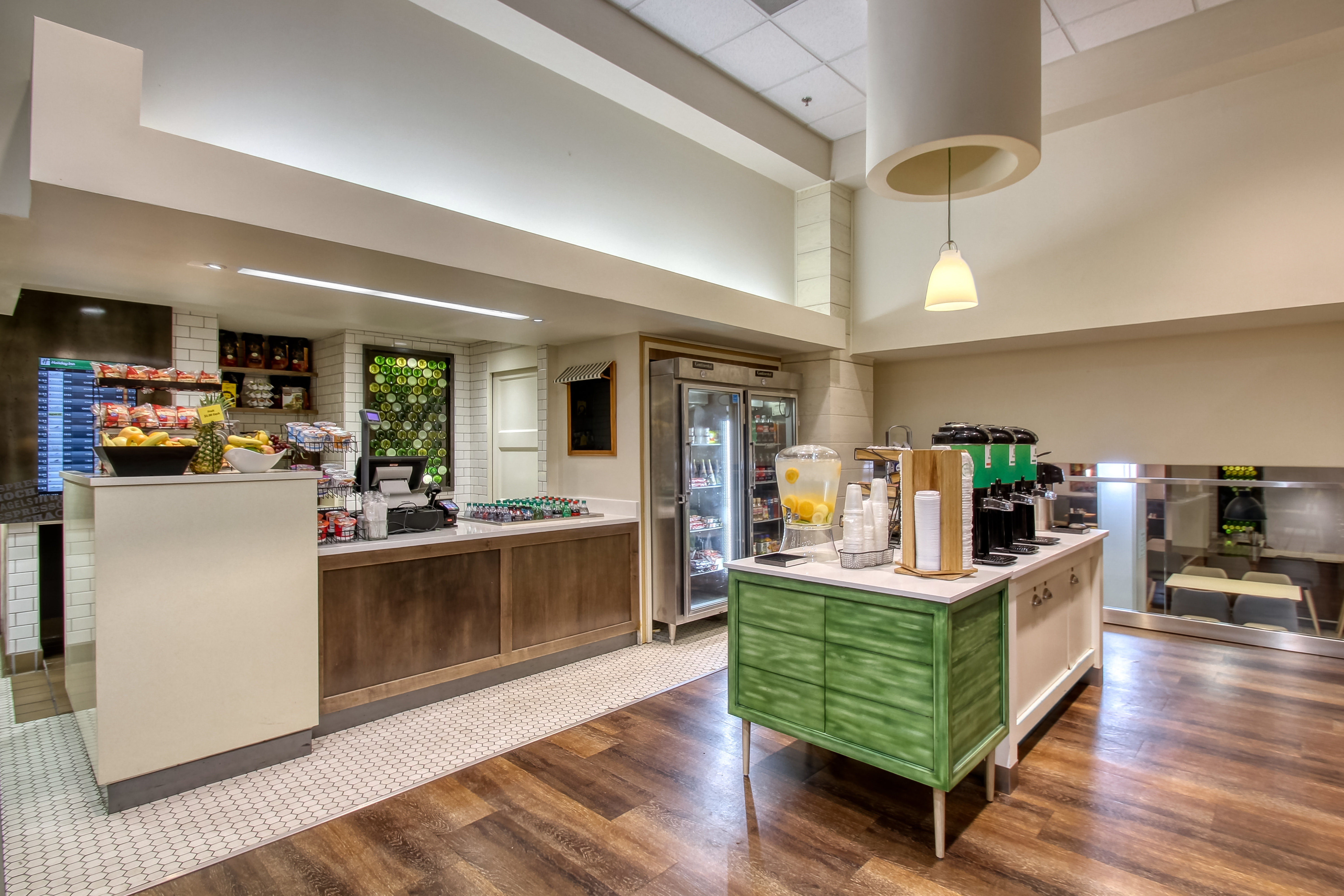 Holiday Inn Hotel Suites Atlanta Airport North 8/42