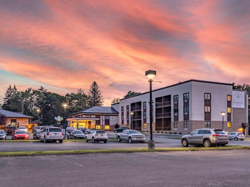 The Cranberry Ascend Hotel Collection 6/65