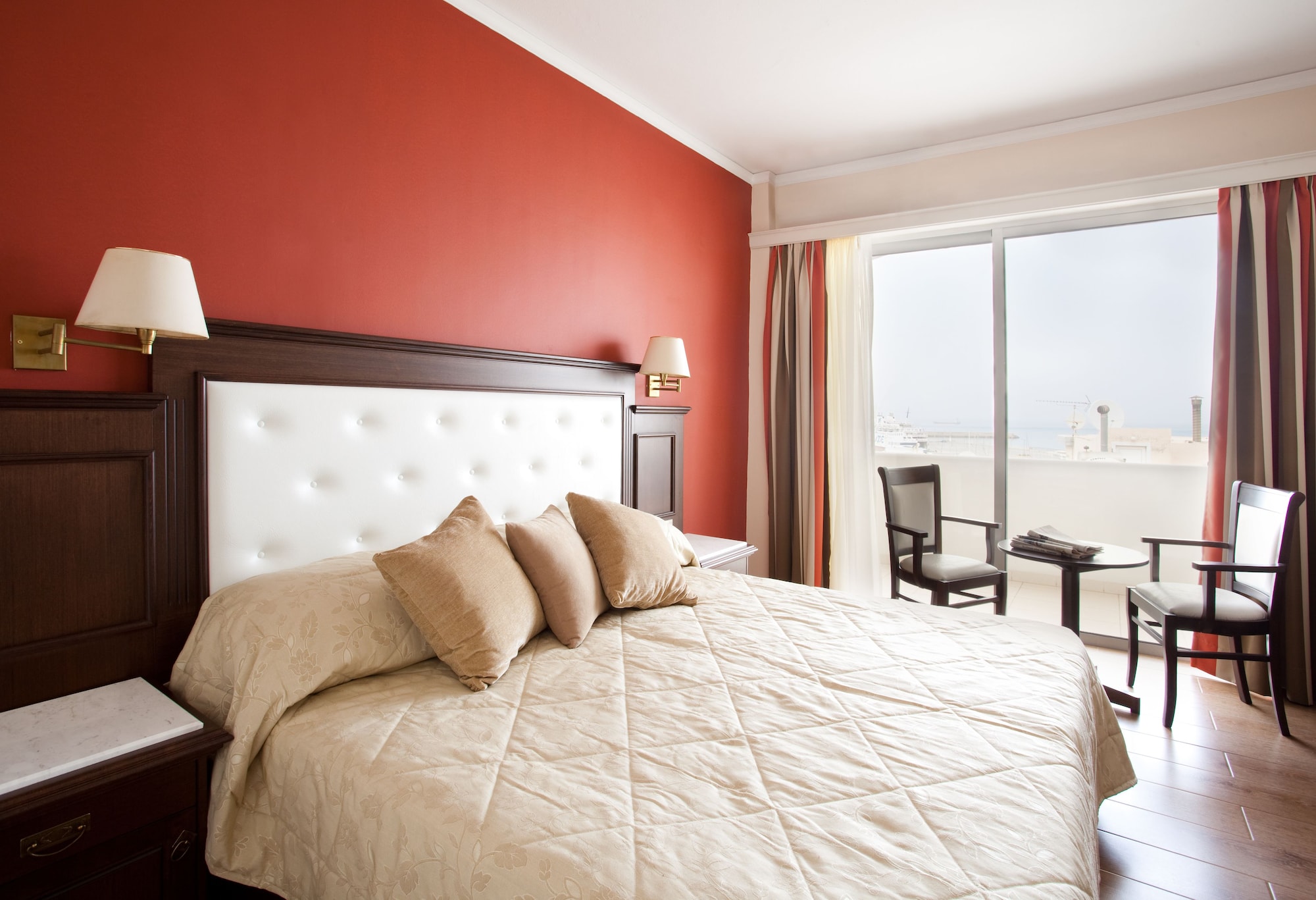 SINGLE ROOM
