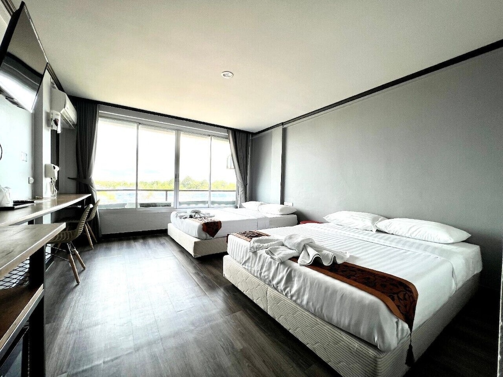 Pimpimarn Beach Hotel 25/66
