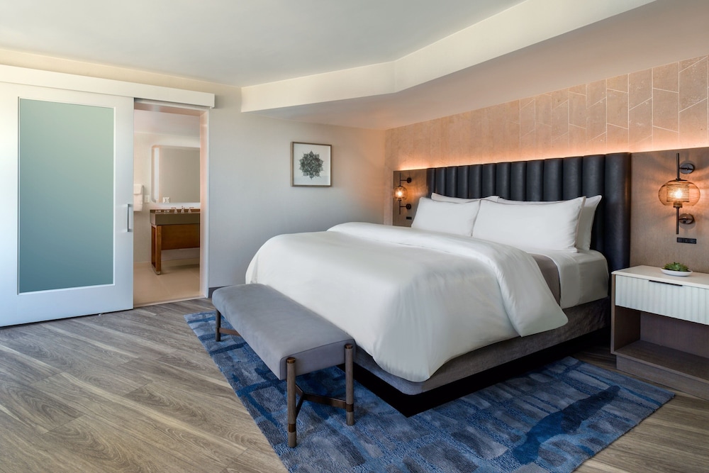 Luxury, Suite, King Bed, Bay View, Sofa
