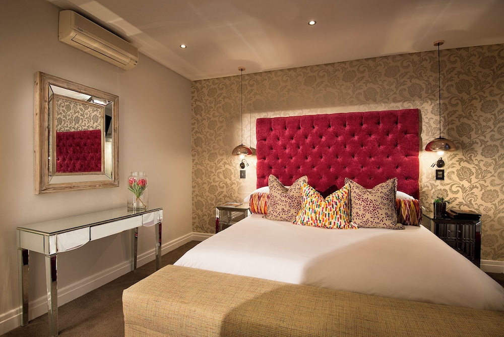 Grand, Day, Suite, King Bed
