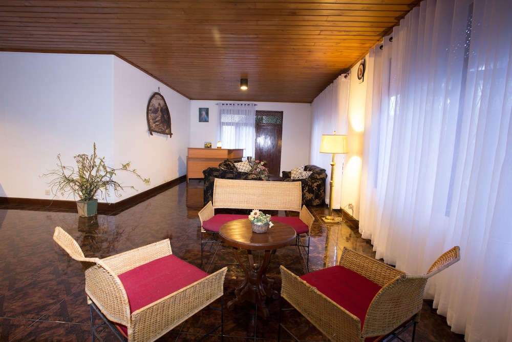 Tamarind Tree Inn 24/47