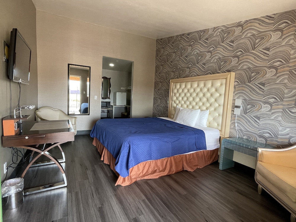 Crown Motel 23/66