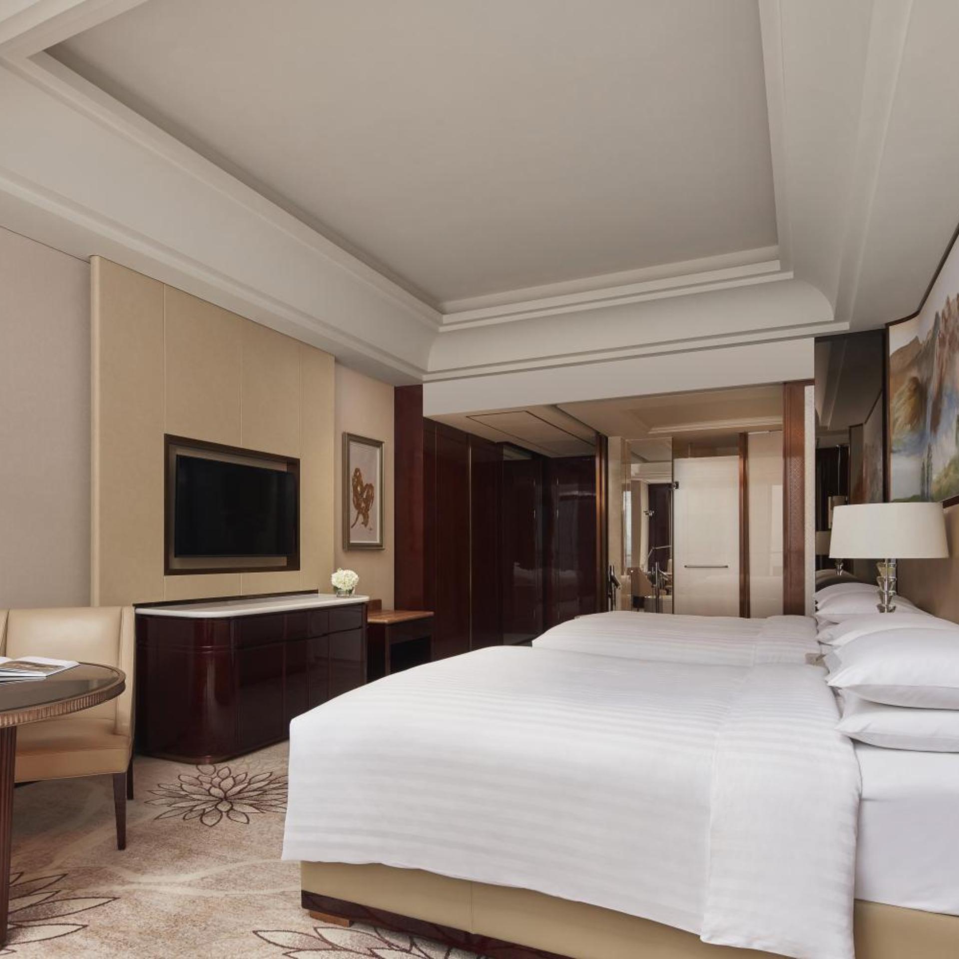 Deluxe, Twin Beds, Lake View