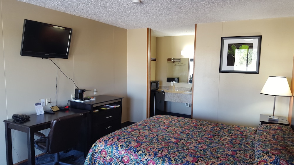 Carefree Inn Flatonia 15/21