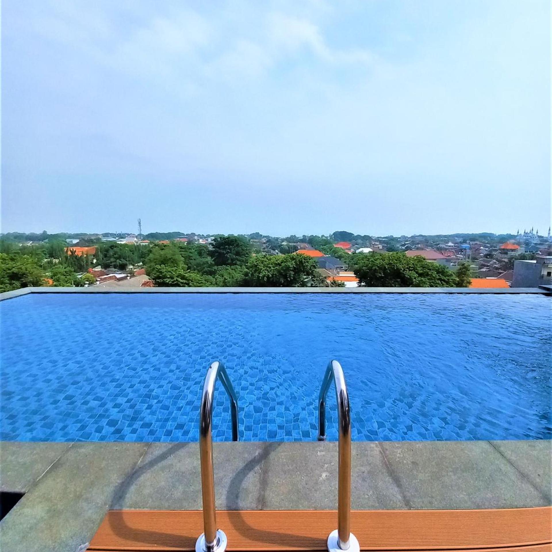 Front One King Hotel Tuban 58/68