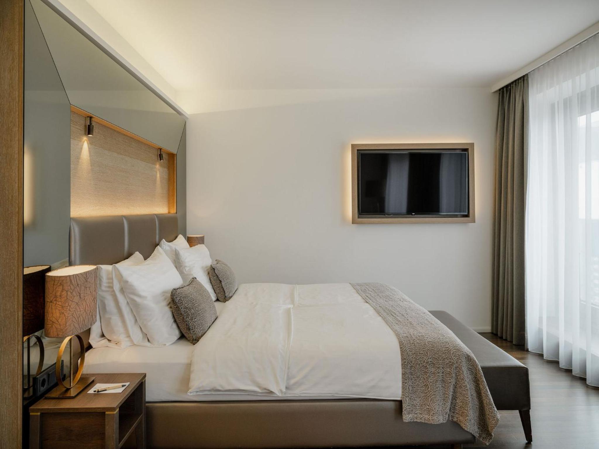 Junior Suite, King Bed, Sofa, Xl