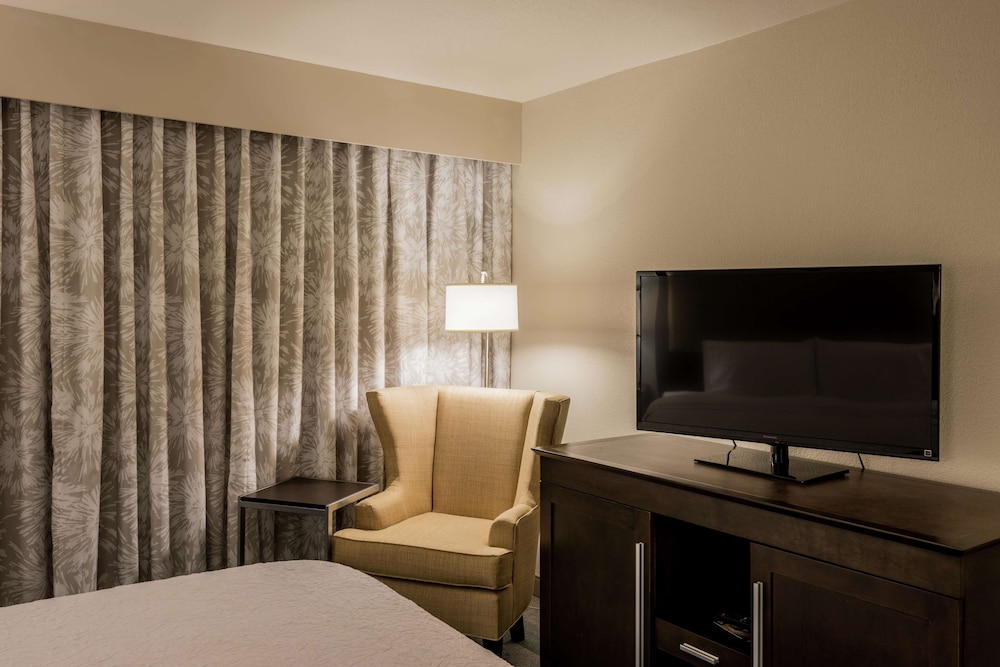 Hampton Inn & Suites Jackson Downtown-Coliseum 57/76