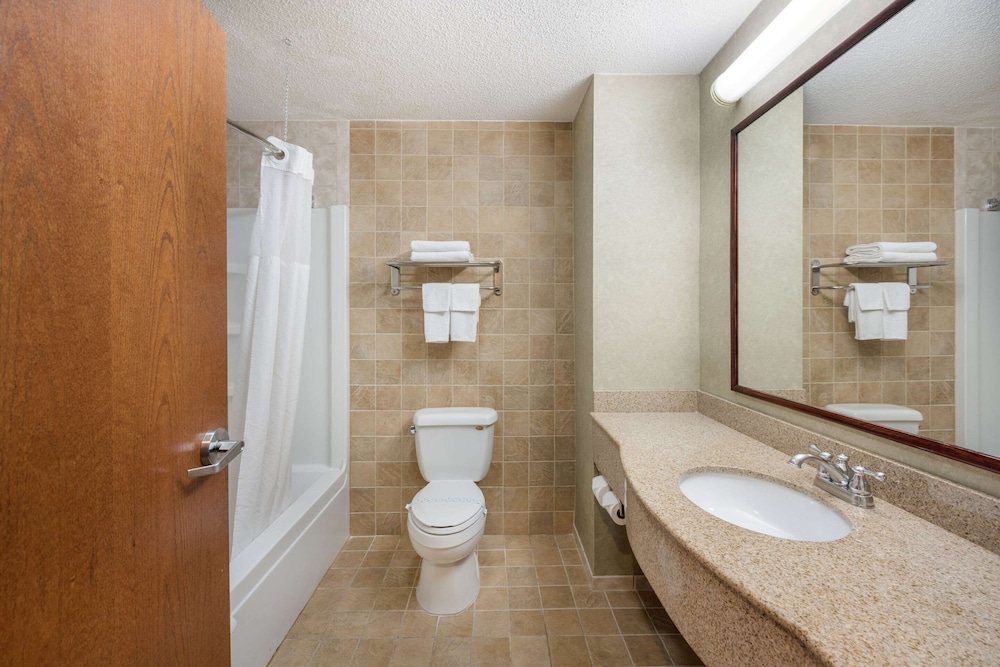 Quality Inn and Suites Fishkill South Near I-84 9/52