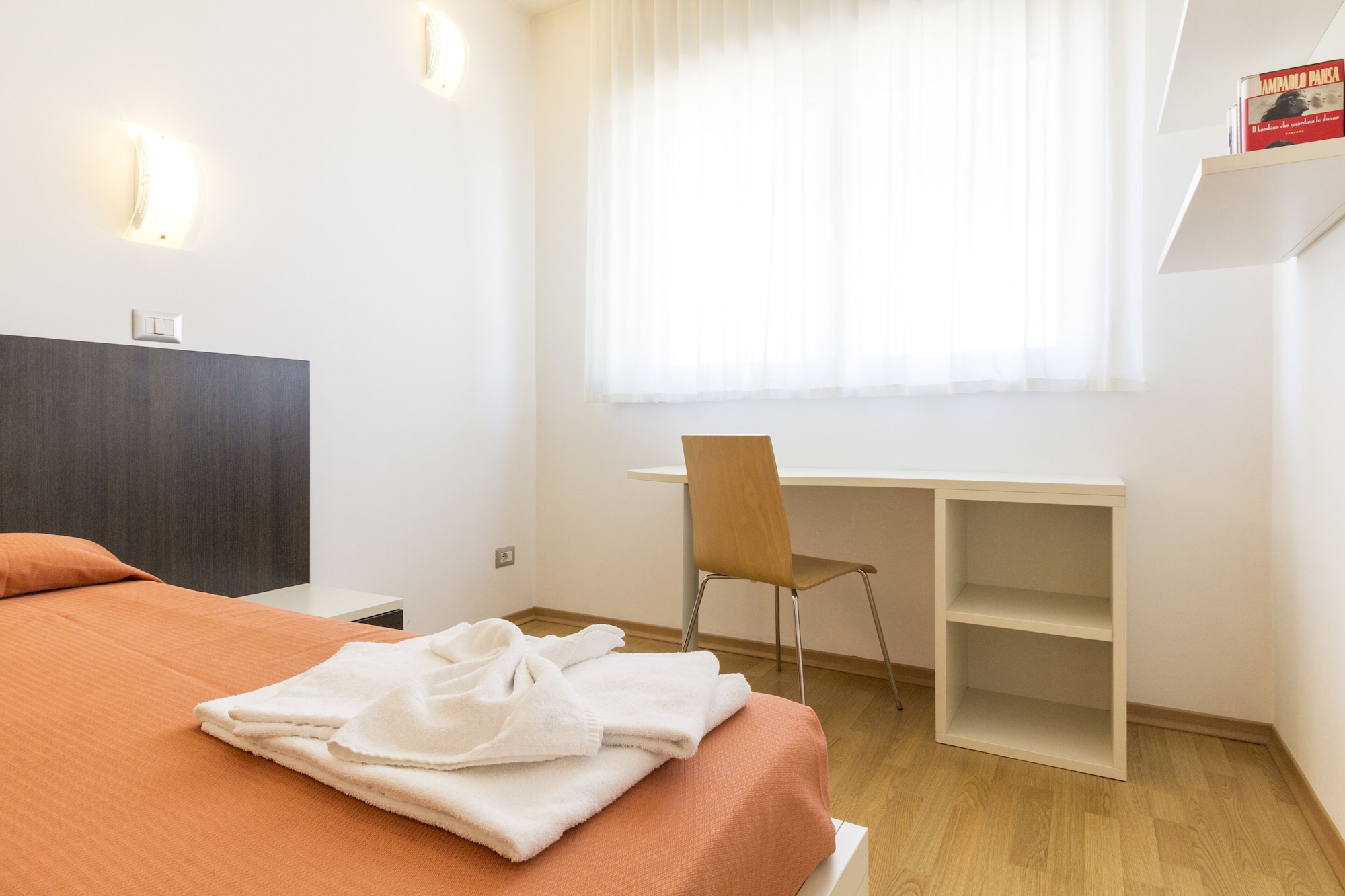 TRADITIONAL, APARTMENT, TWIN BEDS