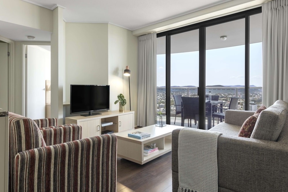 Oaks Brisbane Aurora Suites 45/74